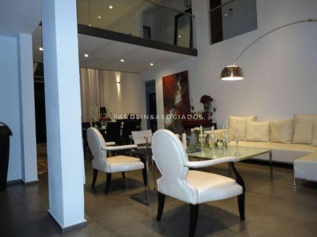 CASA DE 5 DORMITORIOS EN MANSA, PUNTA DEL ESTE