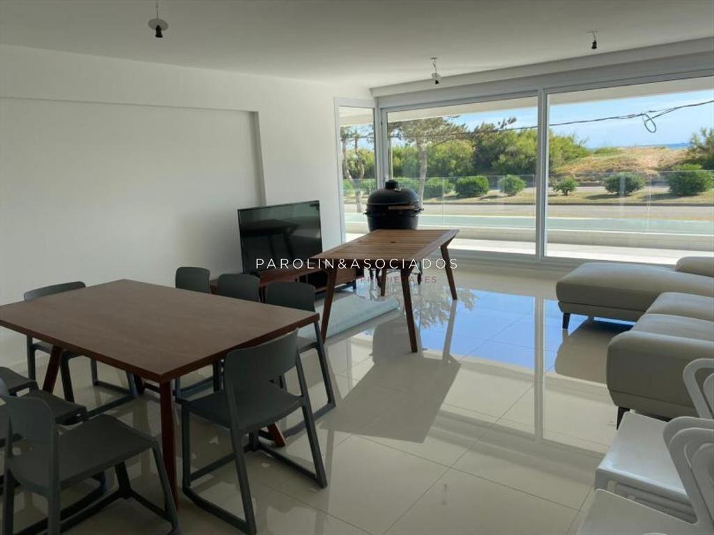 Apartamento en venta de 3 dormitorios en edificio