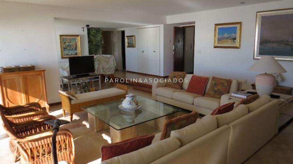 Apartamento en venta de 3 dormitorios en Punta
