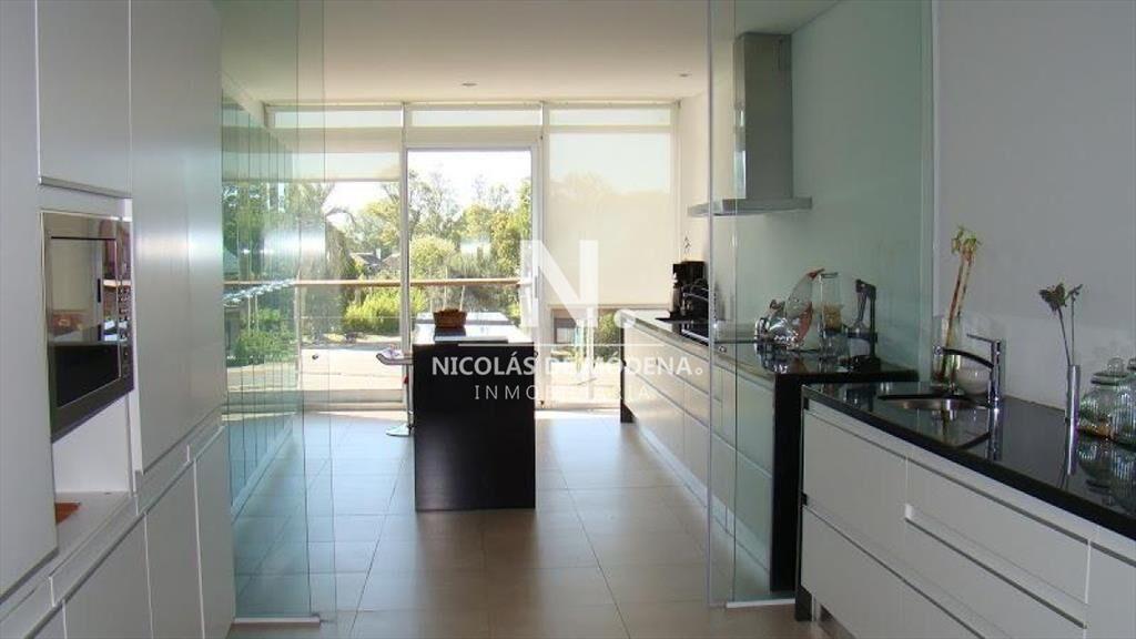 Vende apartamento de 4 dormitorios en suite, con vista espe
