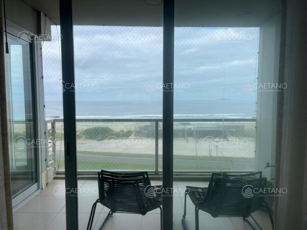 Apartamento de dos dormitorios en venta en Playa Brava con
