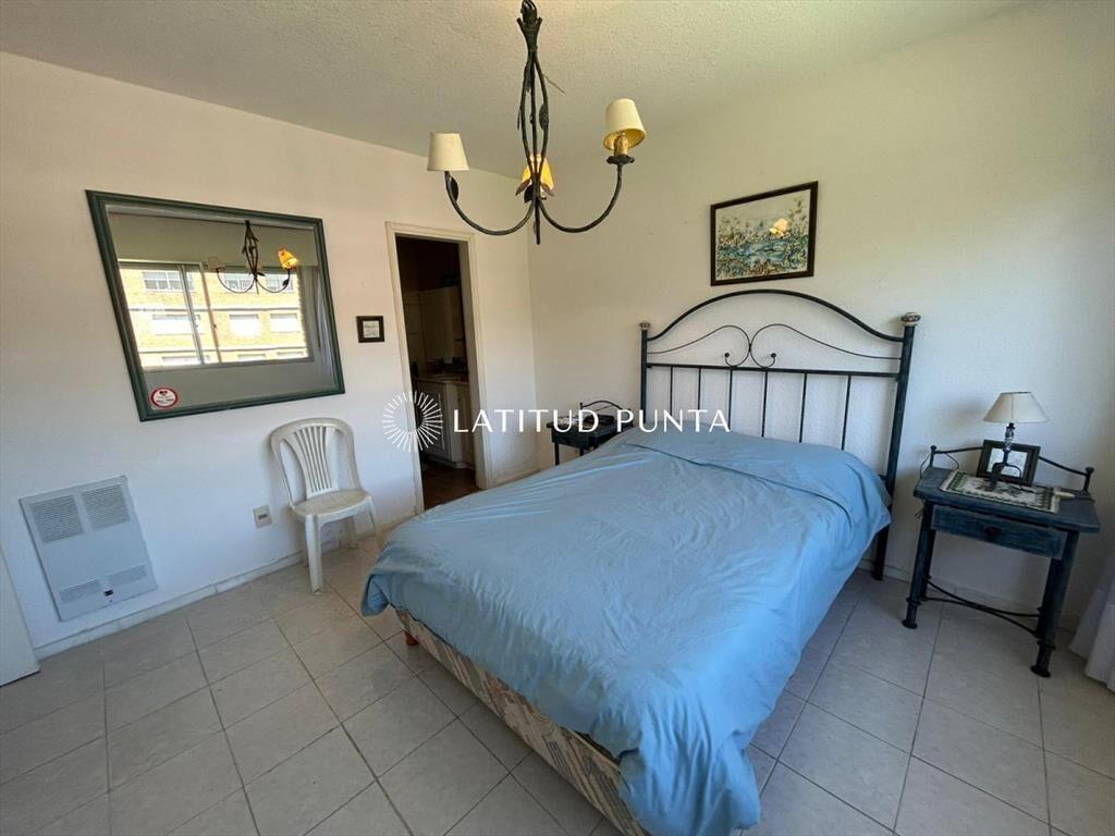 Apartamento en Mansa con parrillero propio, 4