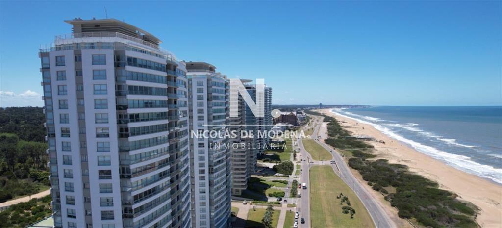 Vende apartamento en Torre Le Parc de 4 del Este