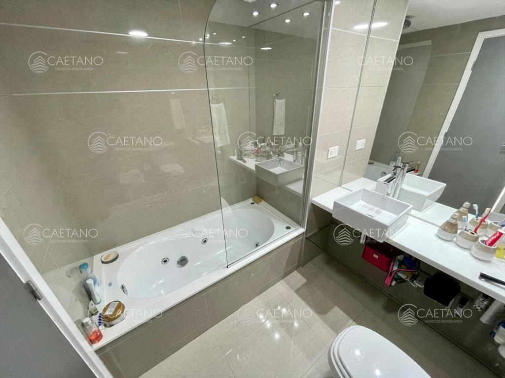 Excepcional apartamento de 4 dormitorios en piso