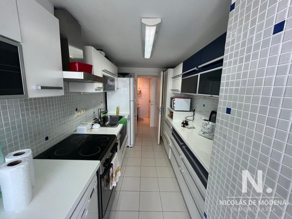 Vende Apartamento de 3 Dormitorios en Brava Punta del Este.