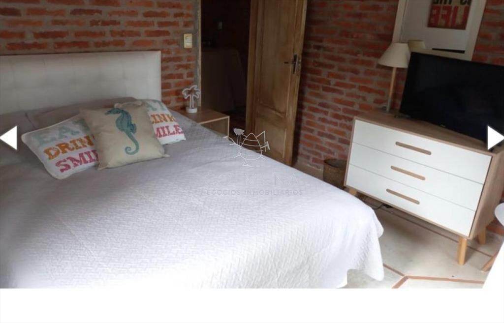CASA PIEDRA EN VENTA A METROS DEL MAR