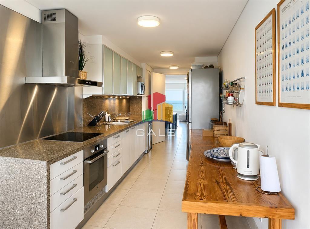 Venta y alquiler de departamento esquinero de tres dormitor