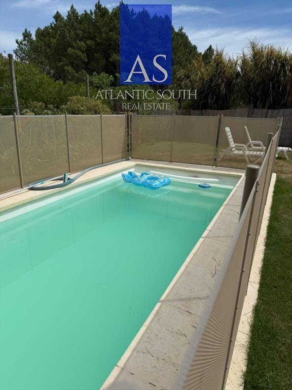 Moderna Casa 3 dormitorios con Piscina y Amplio