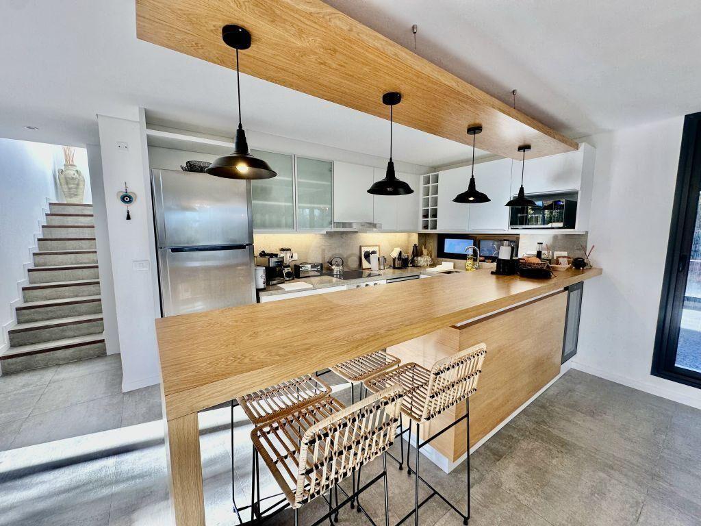 Venta de casa en Manantiales de 4 dormitorios y 3 baños