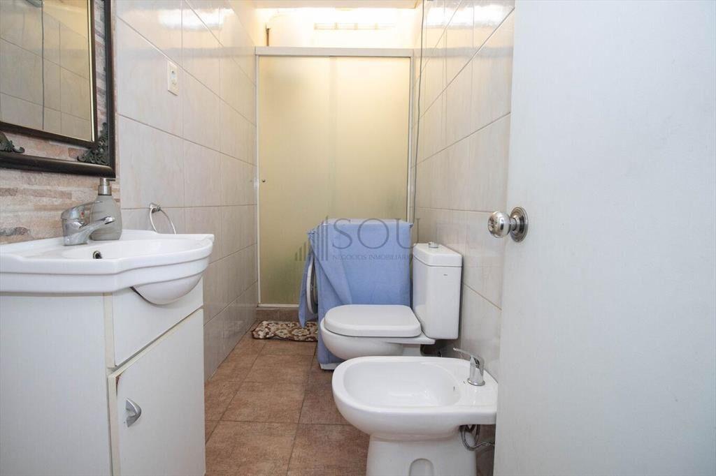 Venta Dos Galpones y dos casas en un padrón
