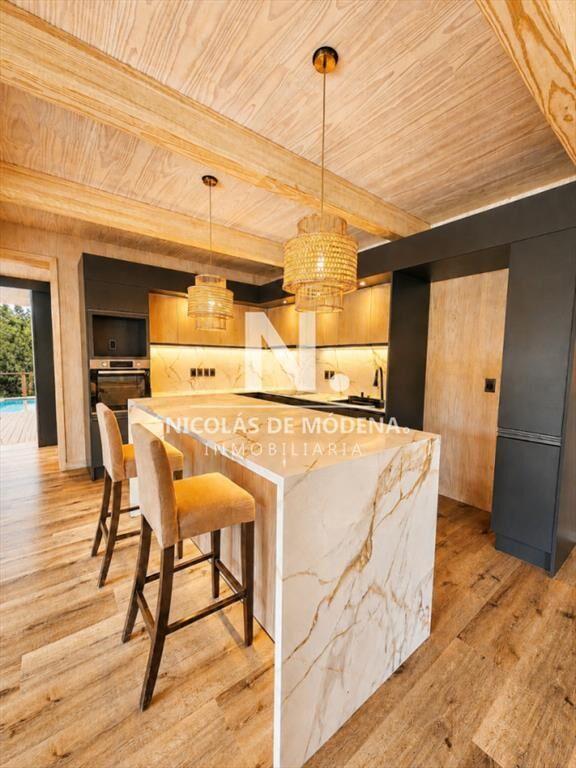Hermosa casa de moderno diseño en venta en barrio privado