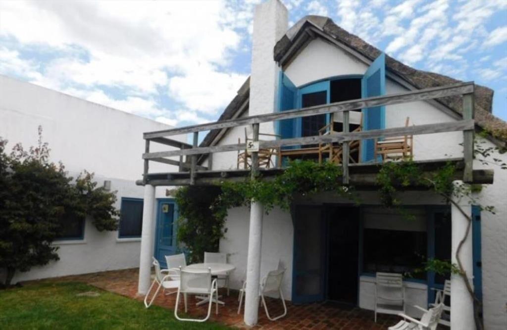 CASA EN VENTA DE 5 DORMITORIOS EN LA BARRA