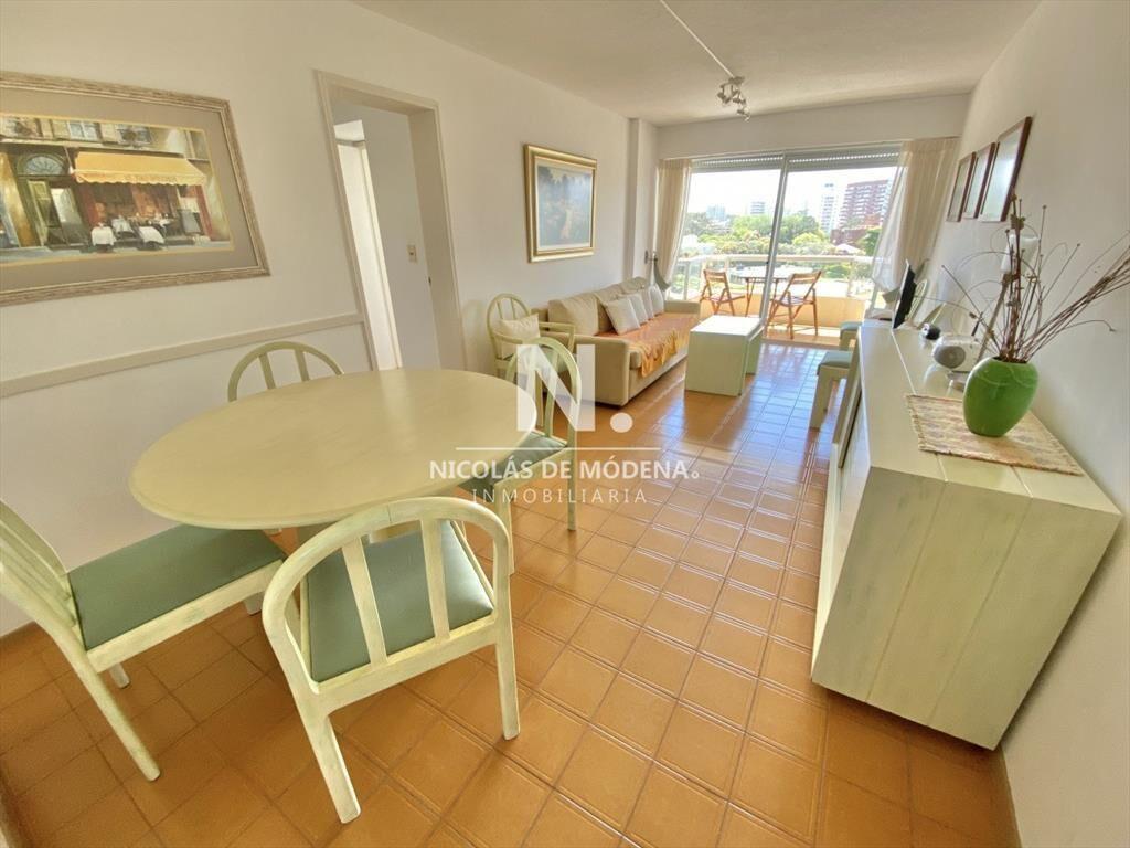 Vende impecable apartamento de 2 dormitorios en Brava - Pun