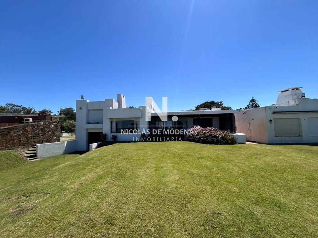 Vende casa en Punta Ballena