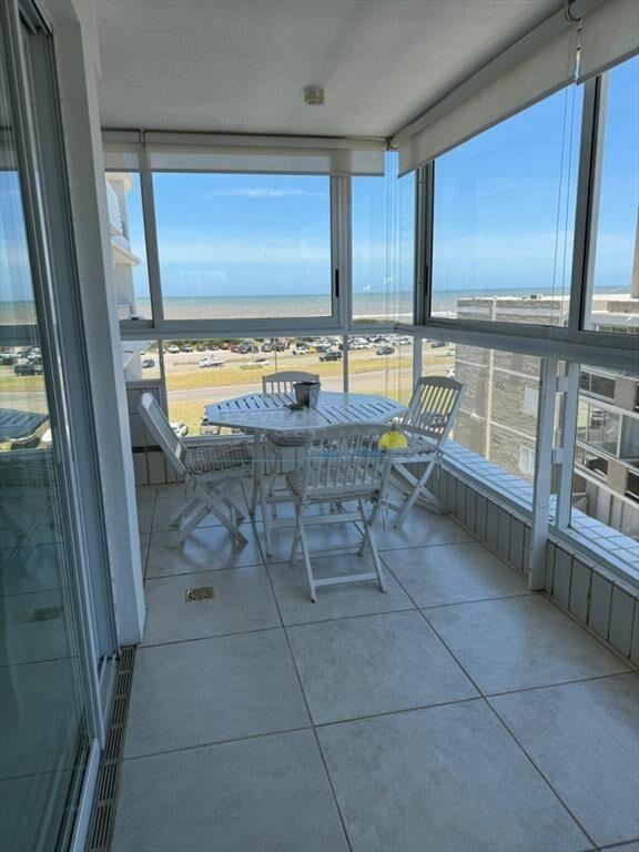 Apartamento en venta de 3 dormitorios y servicio