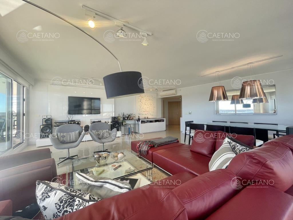 Venta Departamento - 3 dormitorios + servicio - -
