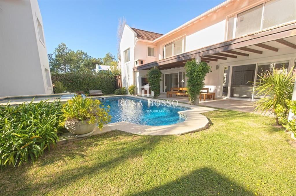 Casa de 5 dormitorios en venta Montoya
