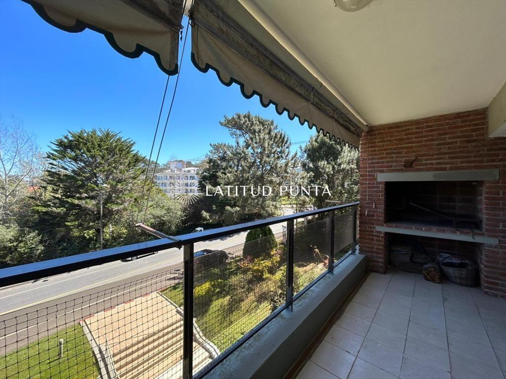 Apartamento en Mansa con parrillero propio, 4