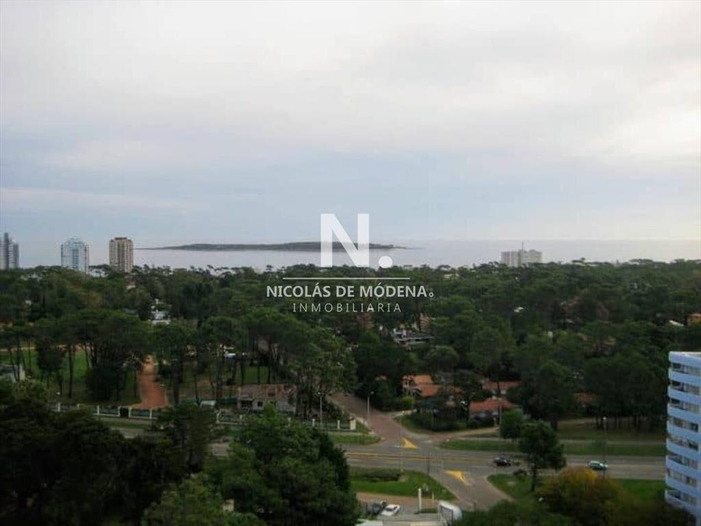 Departamento en piso alto, a la venta, en Punta