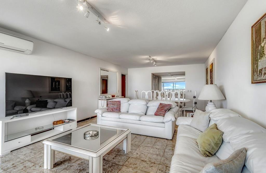 APARTAMENTO EN VENTA FRENTE AL MAR MANSA PISO ALTO