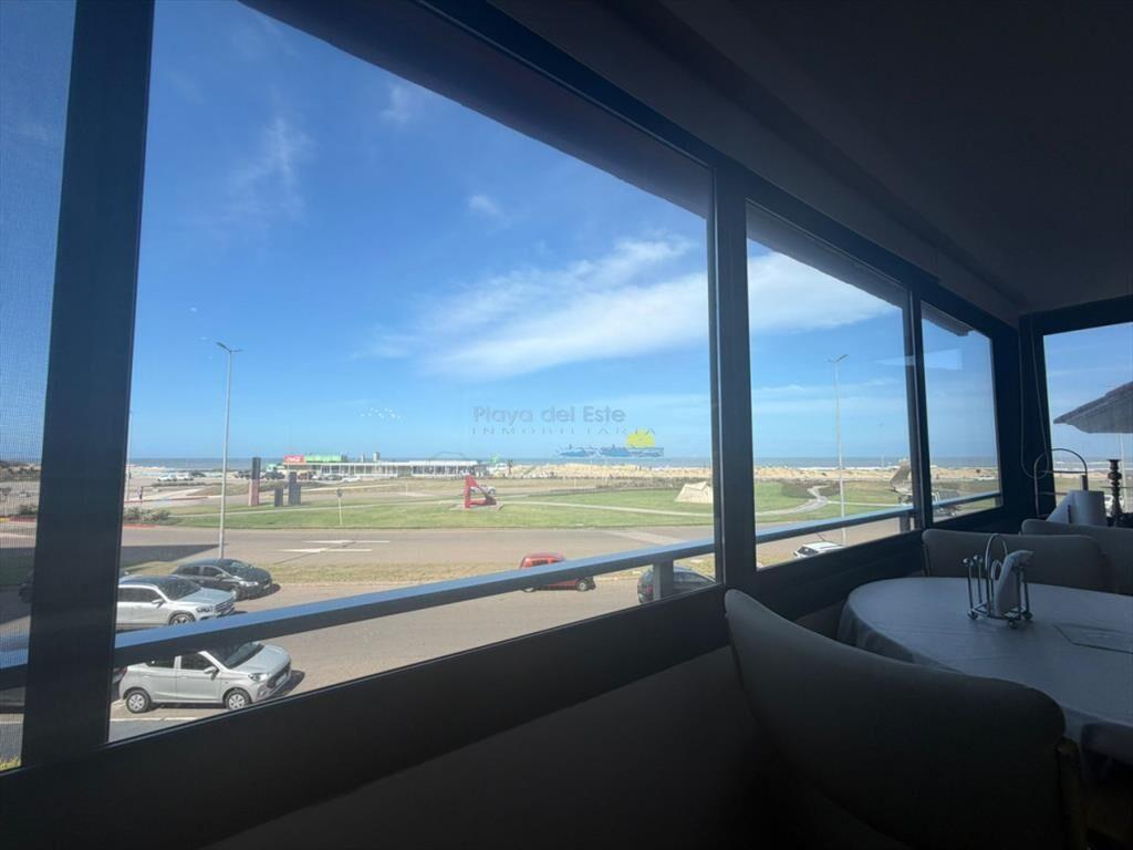 Apartamento en venta de 3 dormitorios en punta ,