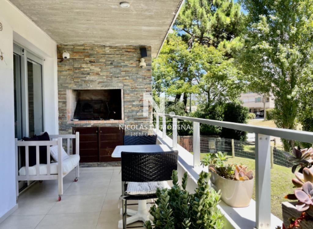 Vende apartamento de 2 dormitorios en Brava- del