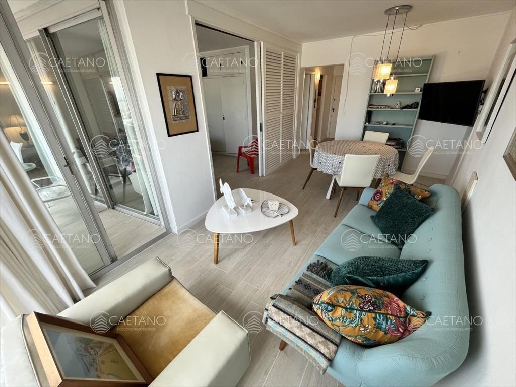 Venta apartamento 1 dormitorio y medio. Punta del