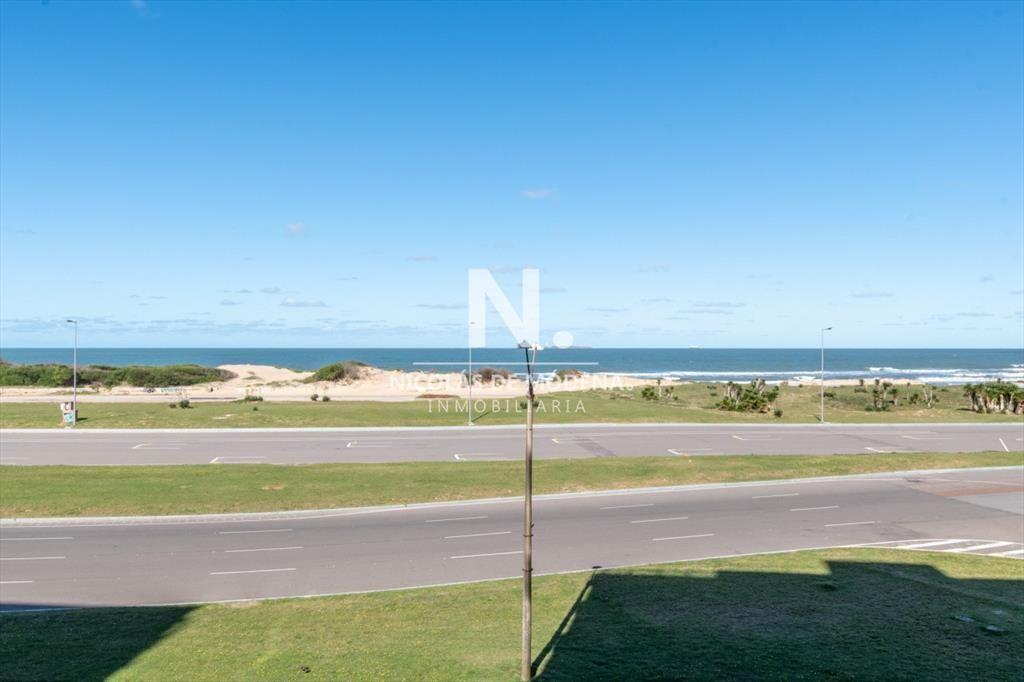 Venta Apartamento 3 dormitorios en primera línea