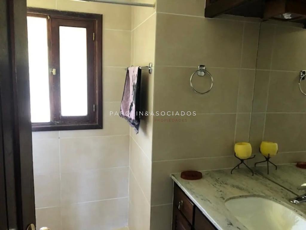 Casa en venta de 4 dormitorios en Beverly Hills,