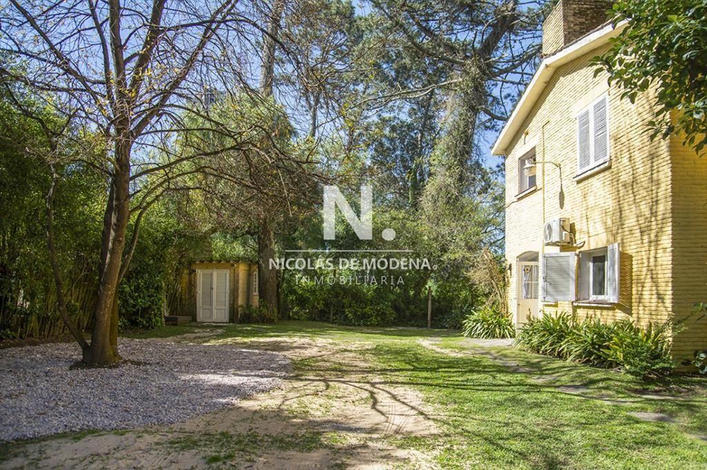 VENDE CASA DE 3 DORMITORIOS EN PLAYA MANSA, CON