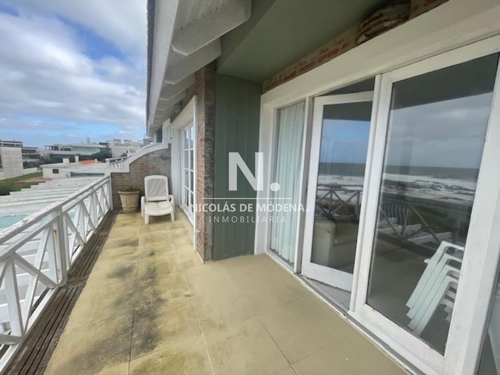 Departamento Penthouse en La Barra con impactantes vistas.