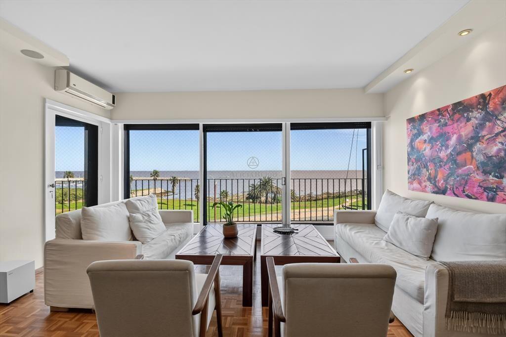 BR ARTIGAS Y RAMBLA! 140 MTS. FRENTE AL GOLF! TODO RECI...
