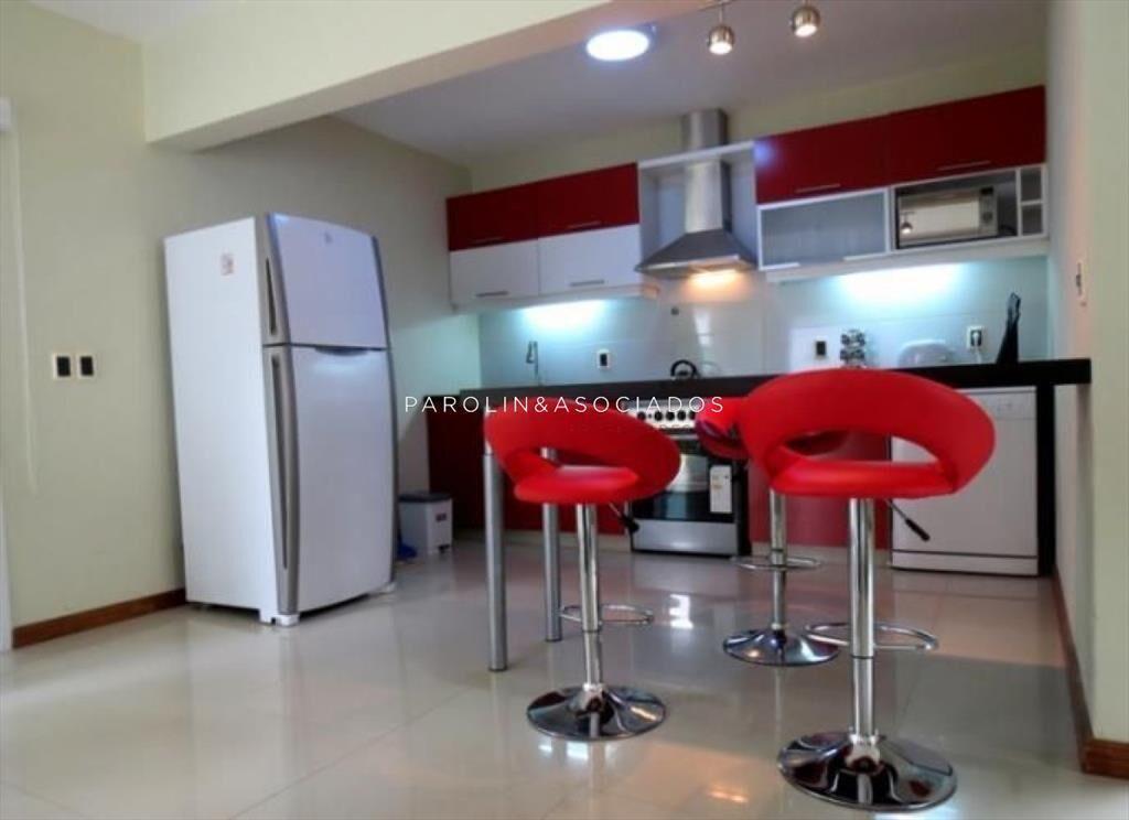 Casa en venta de 4 dormitorios en barrio Club del