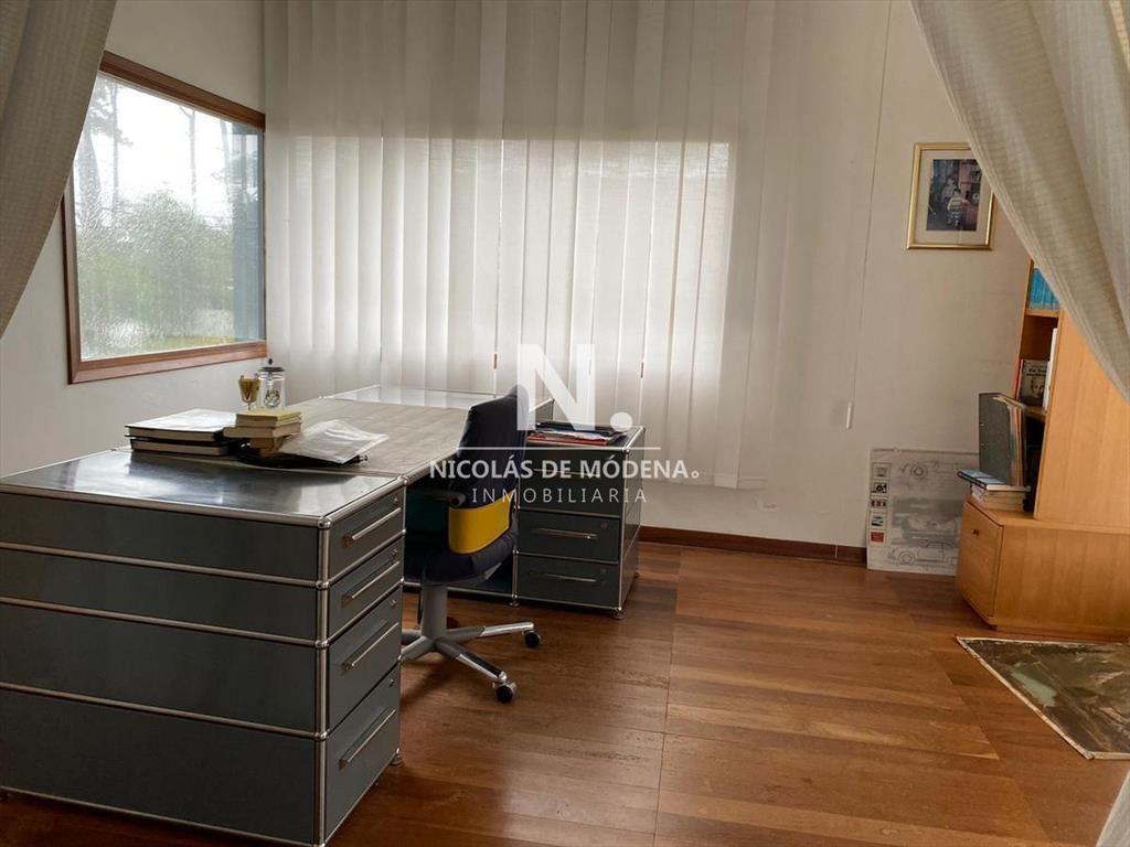 Vende impecable casa de 4 dormitorios en Brava