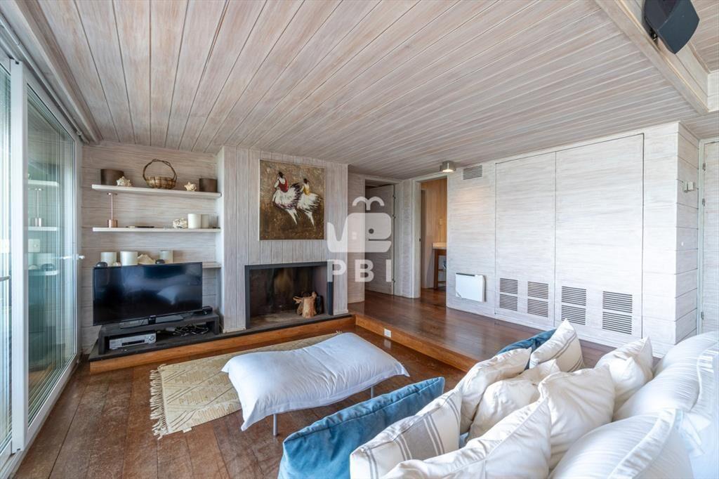 Apartamento de 3 dormitorios en Acantilados, - -