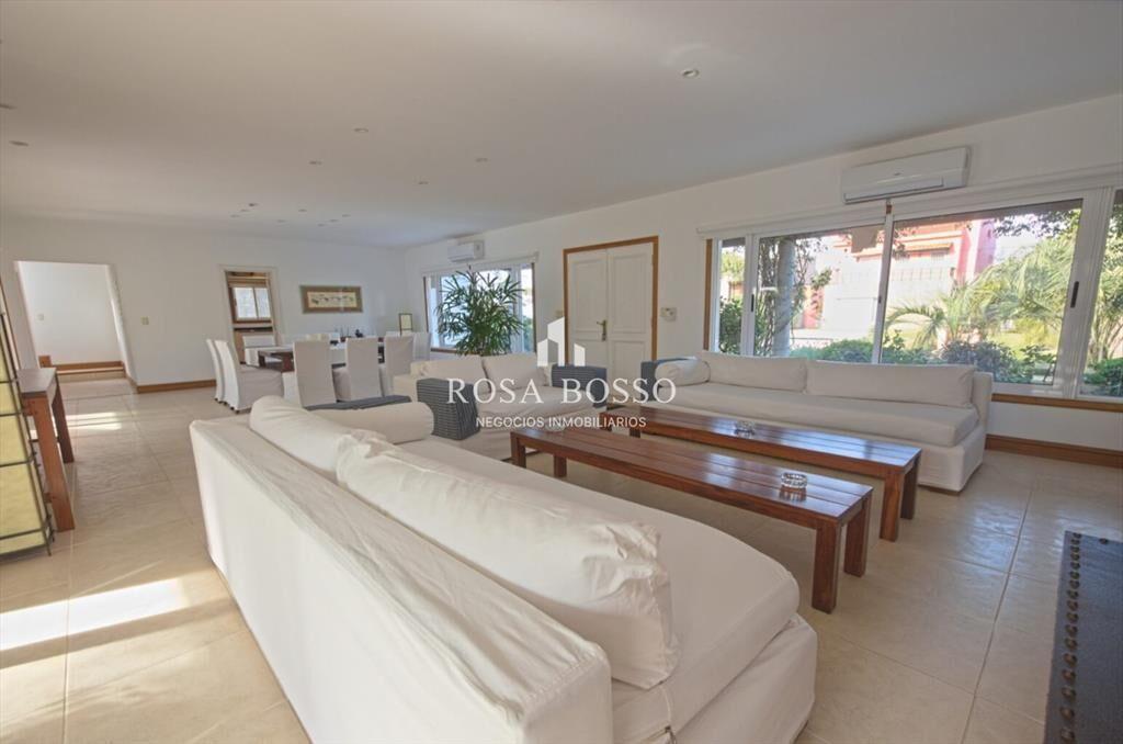 Casa de 5 dormitorios en venta Montoya
