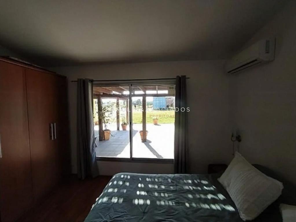 Excelente casa en venta frente al mar en Barra de