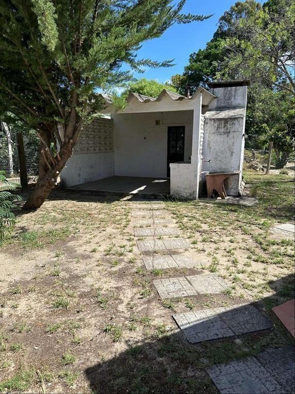 Exclusiva Residencia en San Luis: Amplio Terreno con Acceso