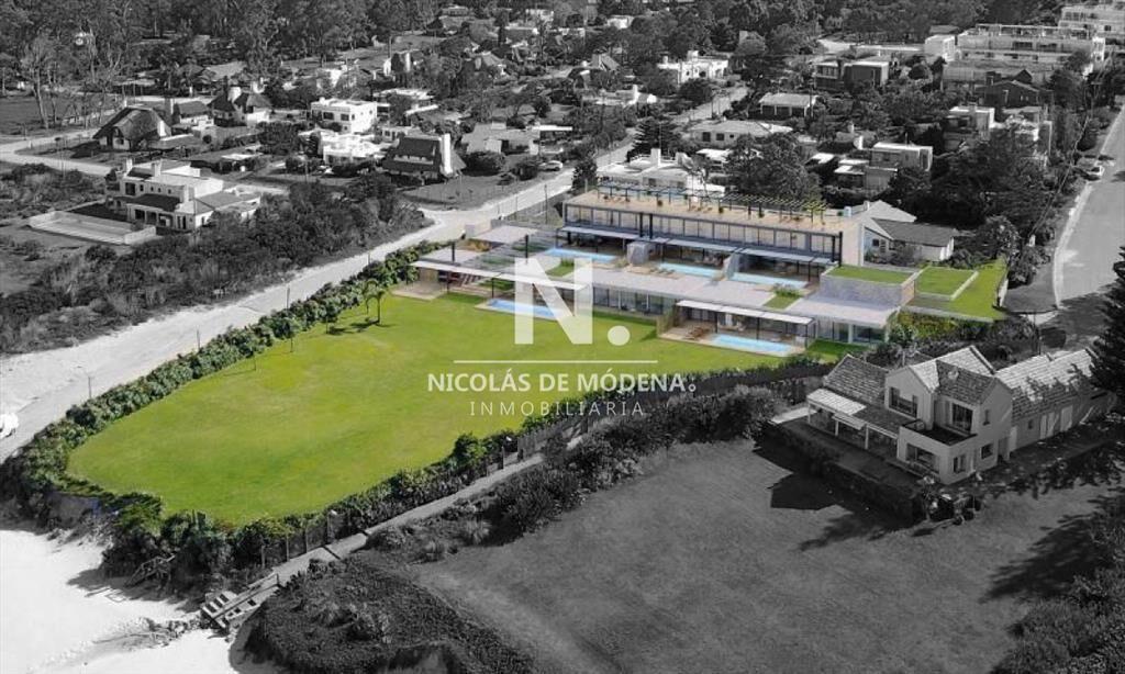 Casa en venta en Punta Ballena sobre calle