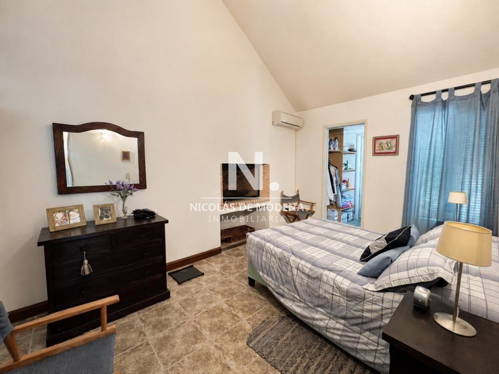 En venta casa de 4 dormitorios, con parrillero y