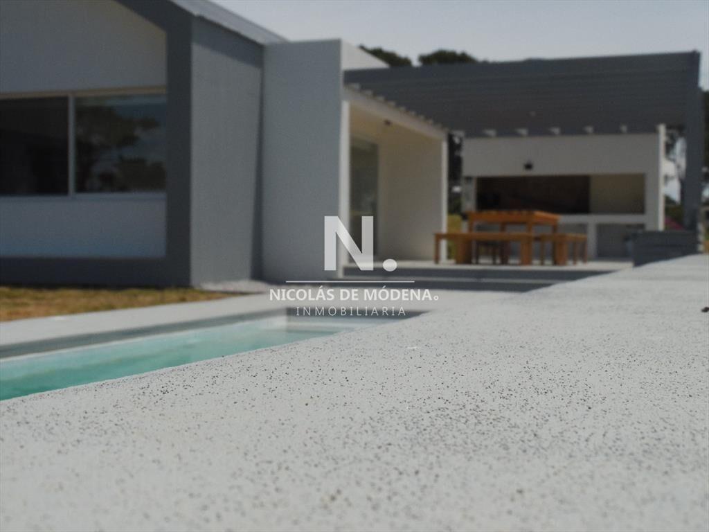 Casa de 5 Dormitorios en Jose Ignacio - Barrio Privado Pina