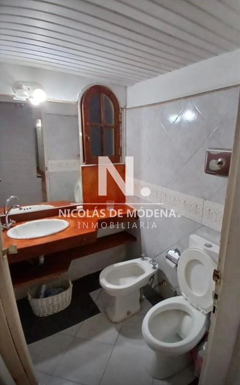 Vende casa en Punta del Este de 4 dormitorios.