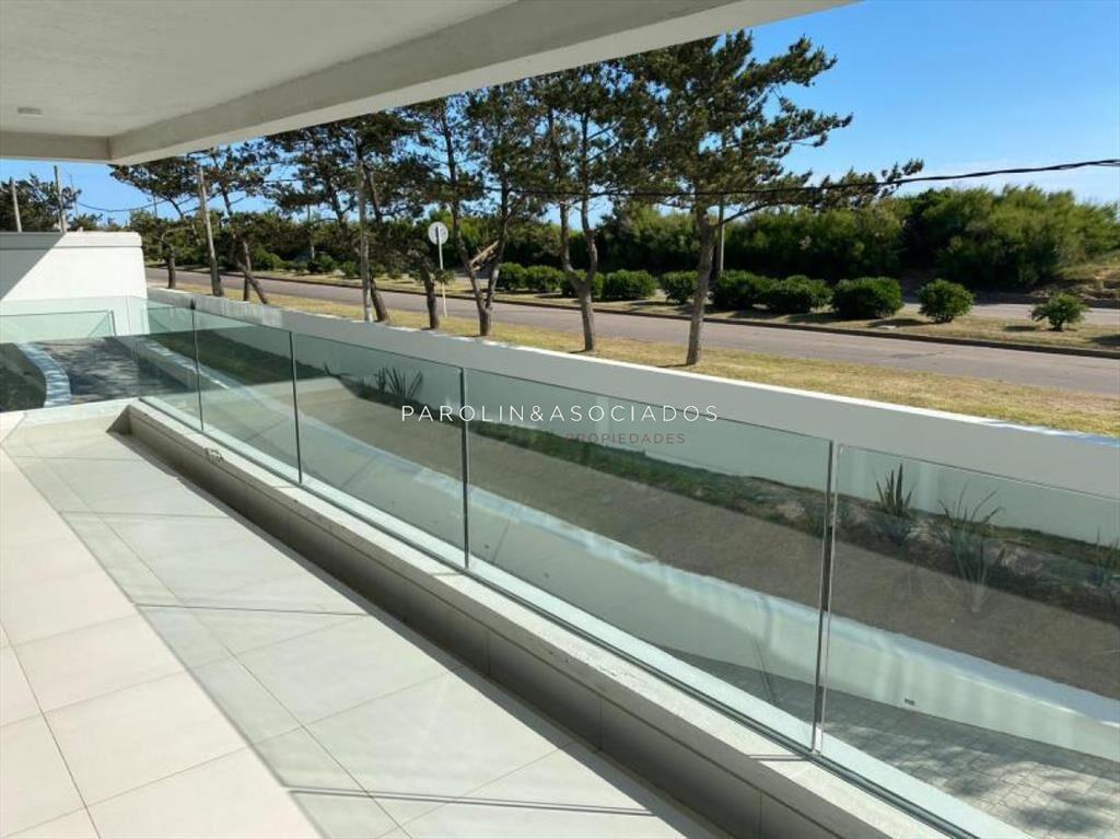 Apartamento en venta de 3 dormitorios en edificio