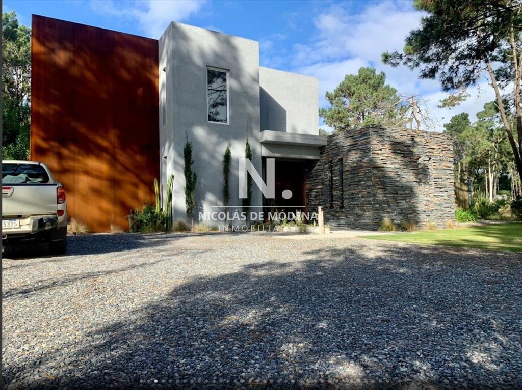Se vende casa en Montoya, La Barra en impecable