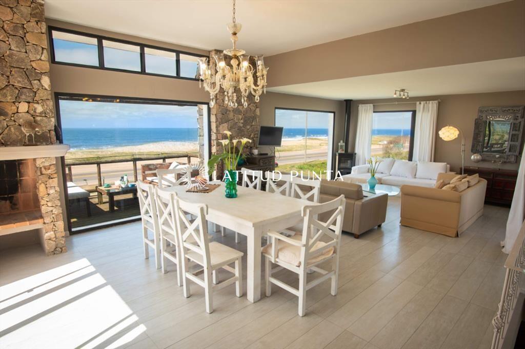 Hermosa casa frente al mar en Punta Piedras