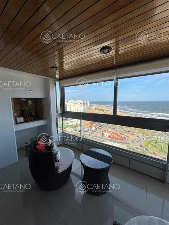 Apartamento en venta, 3 dormitorios. Primera Linea