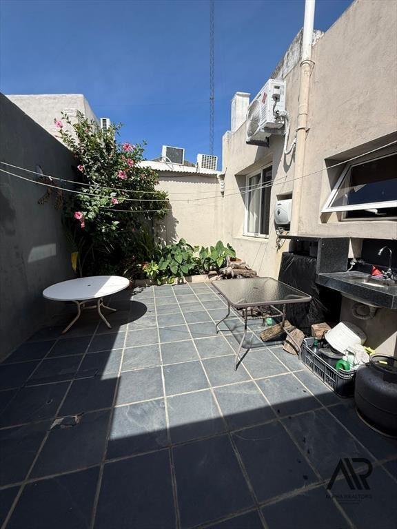 Casa en alquiler c/ cochera en Artigas