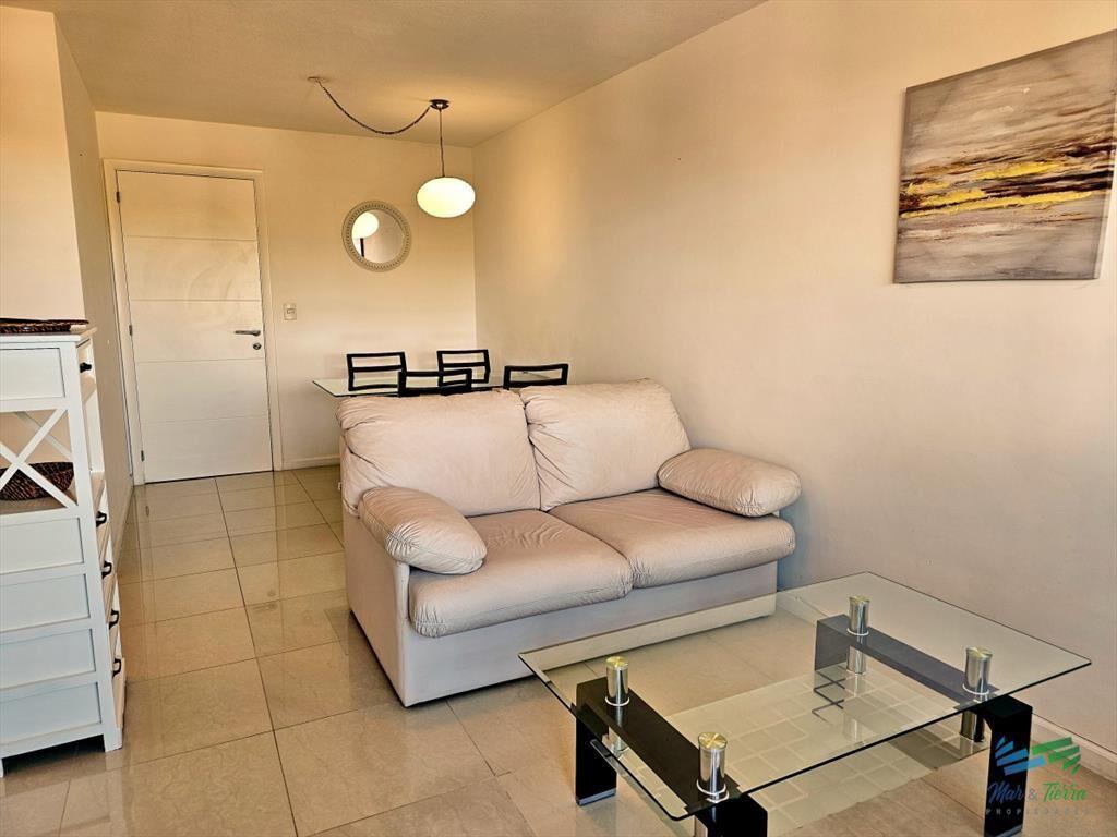 En venta apartamento 1 dormitorio con servicios en Roosevel