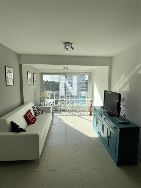 Apartamento con buena iluminacion en Roosevelt