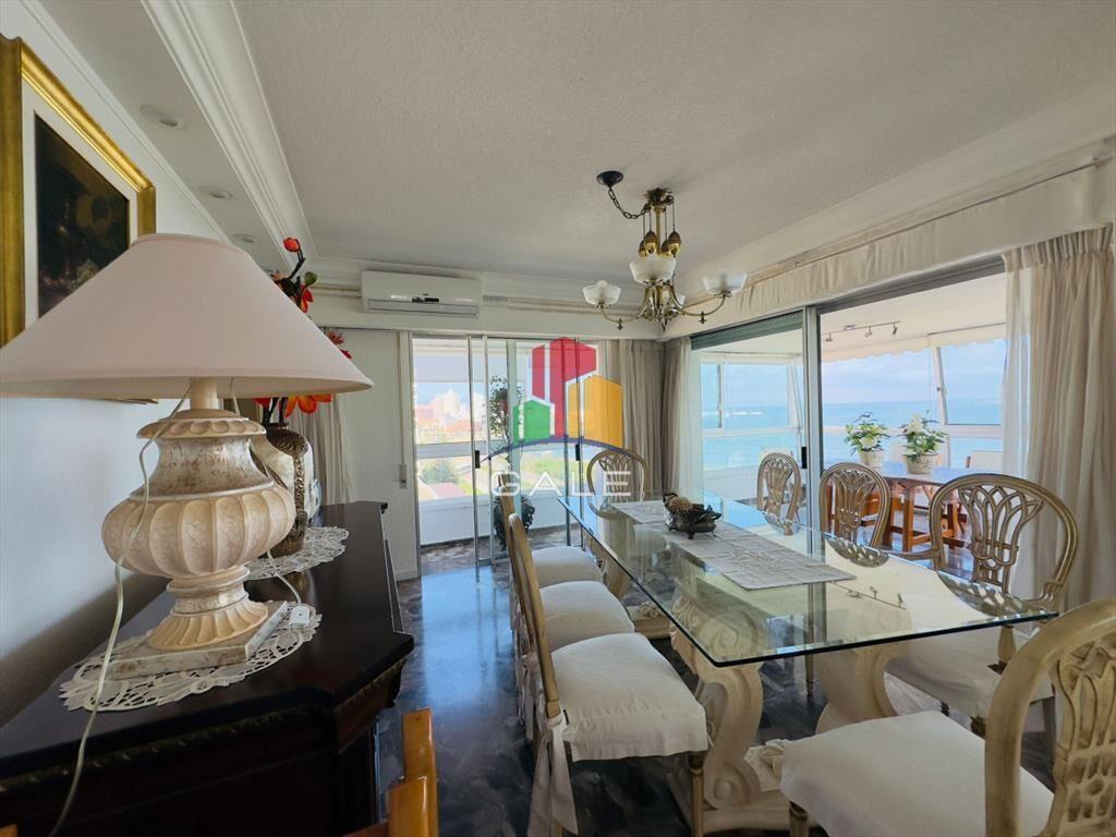 Apartamento reciclado, primera linea playa mansa,